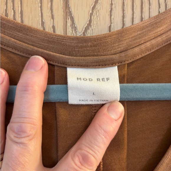 MOD REF Women's Tan V-Neck Top sz L - Picture 3 of 6